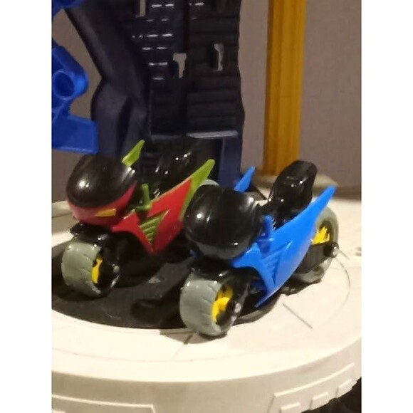 Imaginext DC Super Friends Batman Super Surround Batcave Playset - Picture 5 of 16